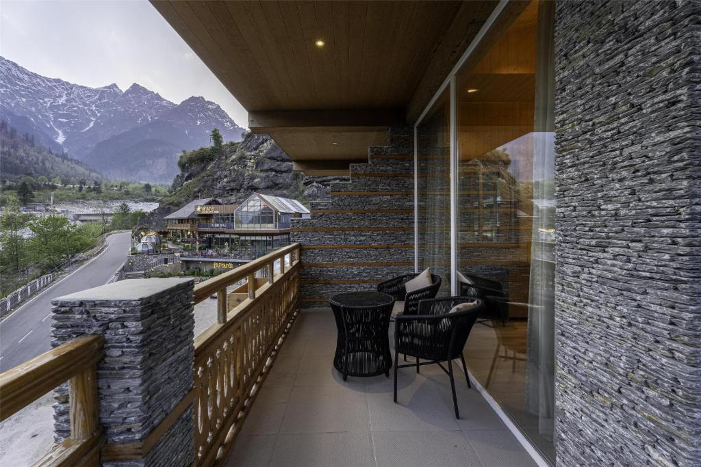 Nespecifikovaný výhled na hory nebo výhled na hory při pohledu z hotelu