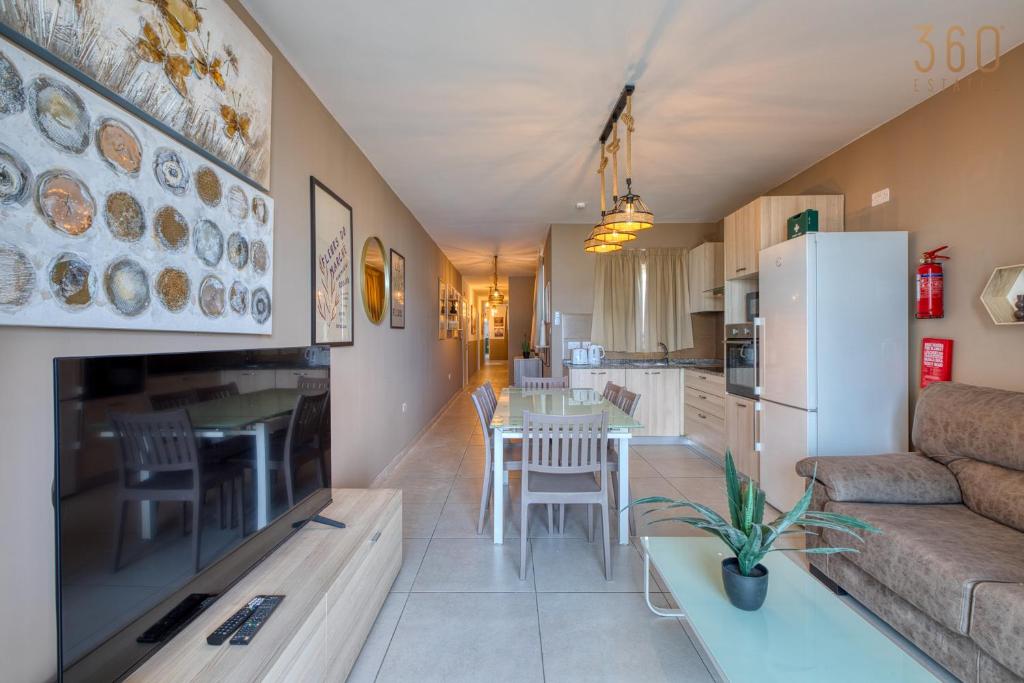 Kuchyň nebo kuchyňský kout v ubytování Spacious, fully equipped 4BR in Pietà with WIFI & AC by 360 Estates