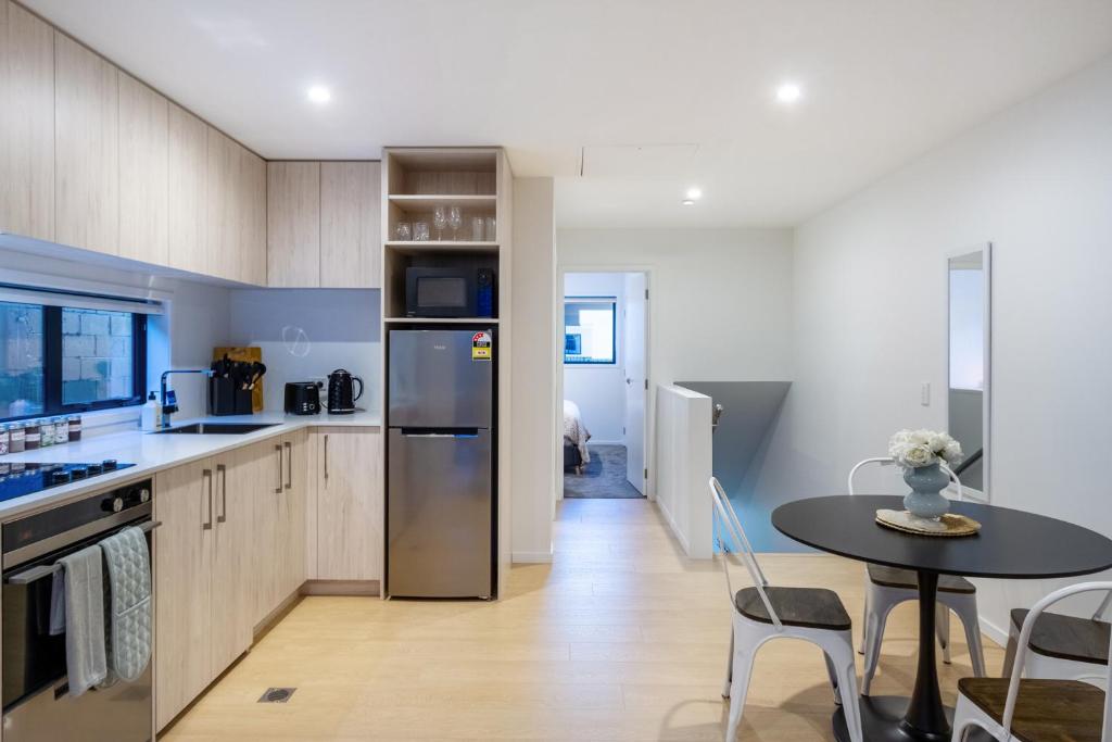 Upper floor studio 1 bed 1 bath with sofa bed - Resim 8