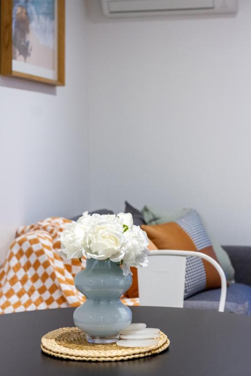 Upper floor studio 1 bed 1 bath with sofa bed - Resim 12