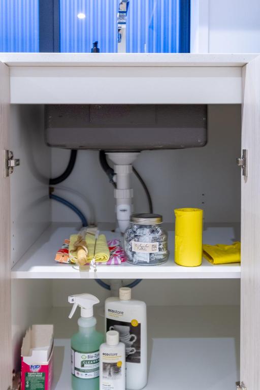 Upper floor studio 1 bed 1 bath with sofa bed - Resim 9