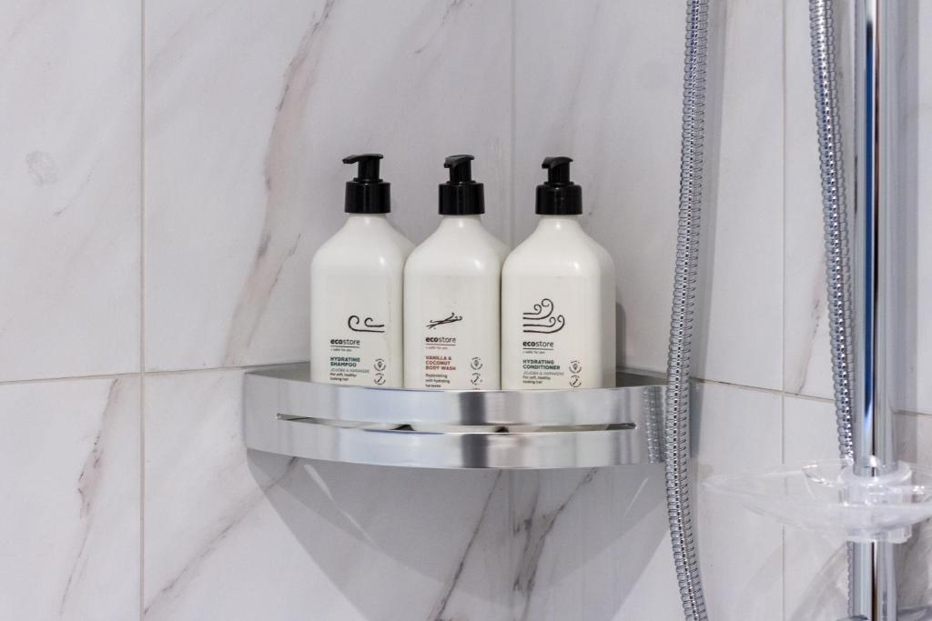 Upper floor studio 1 bed 1 bath with sofa bed - Resim 21