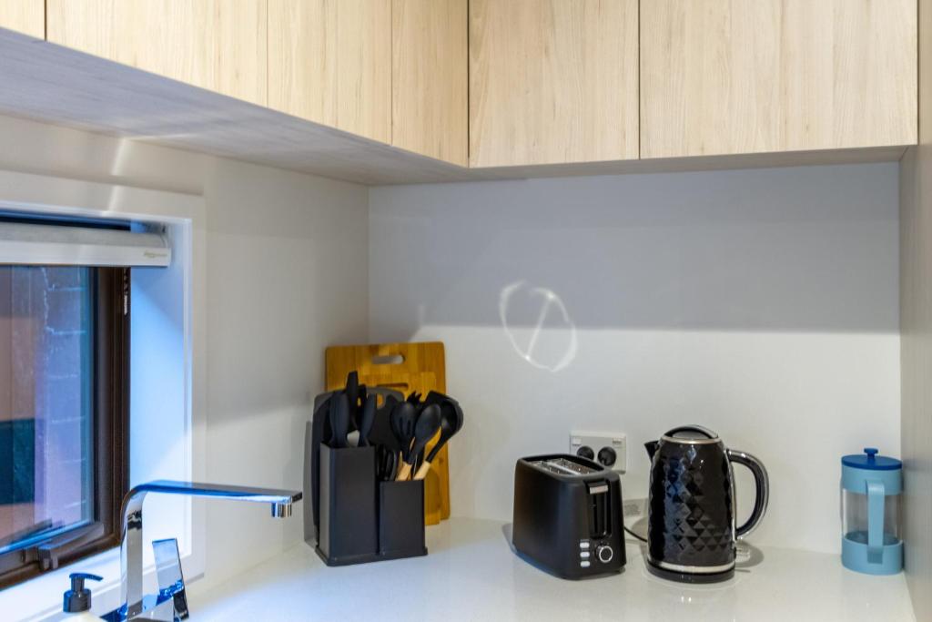 Upper floor studio 1 bed 1 bath with sofa bed - Resim 22