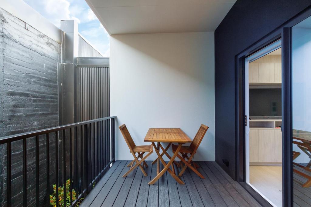 Upper floor studio 1 bed 1 bath with sofa bed - Resim 23