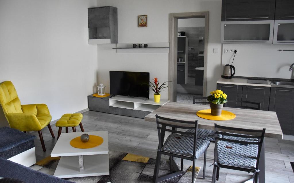 A kitchen or kitchenette at Apartmán u Braňa
