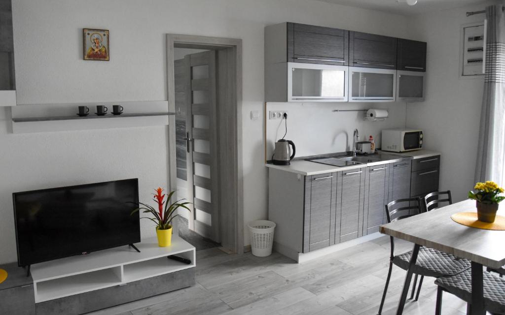 A kitchen or kitchenette at Apartmán u Braňa