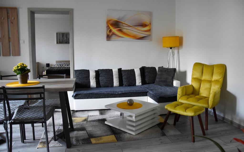 A seating area at Apartmán u Braňa