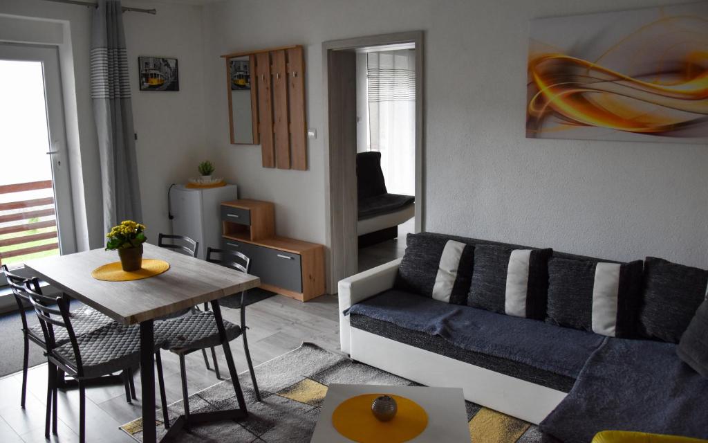 A seating area at Apartmán u Braňa