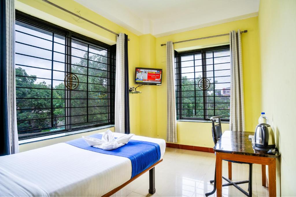 Postel nebo postele na pokoji v ubytování HOTEL NILADRII GALAXY
