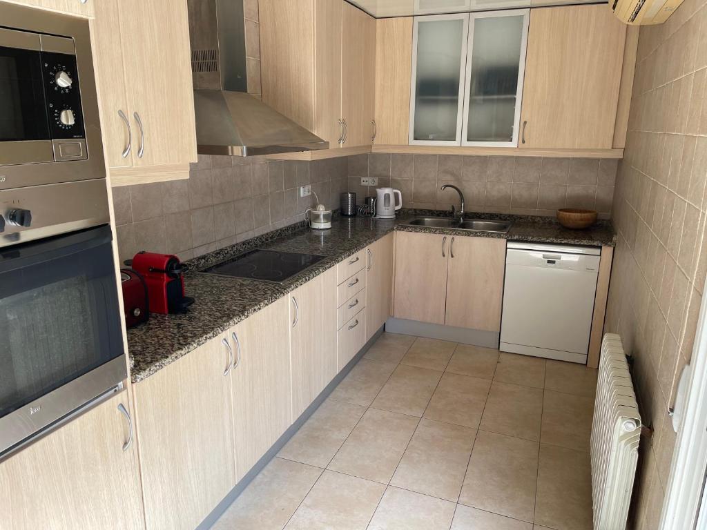 Kuchyňa alebo kuchynka v ubytovaní Villa for 2 families