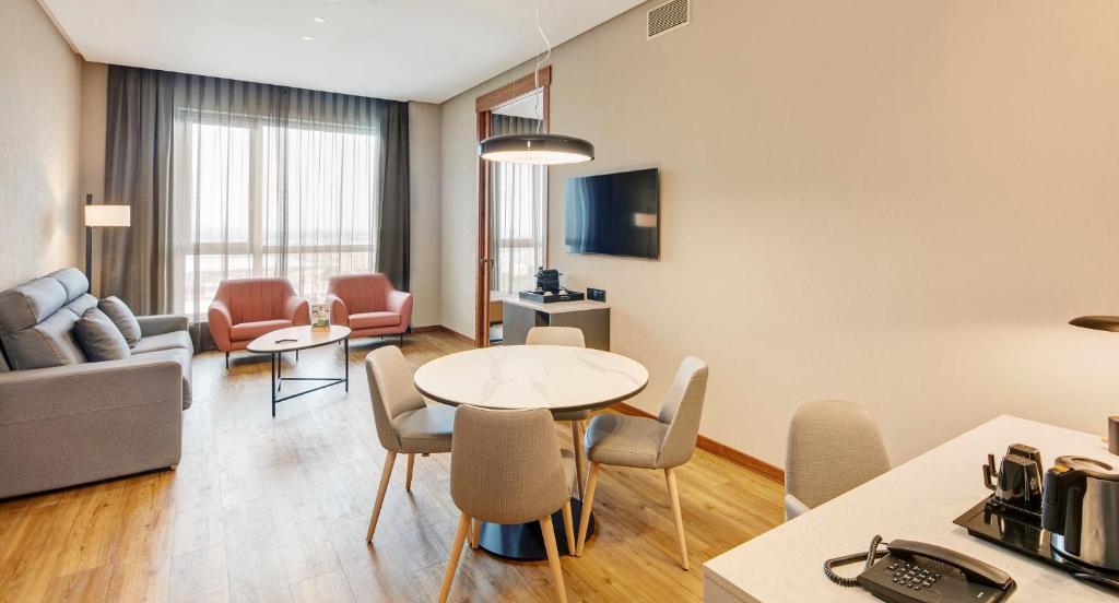 Posezení v ubytování Sercotel Sorolla Palace