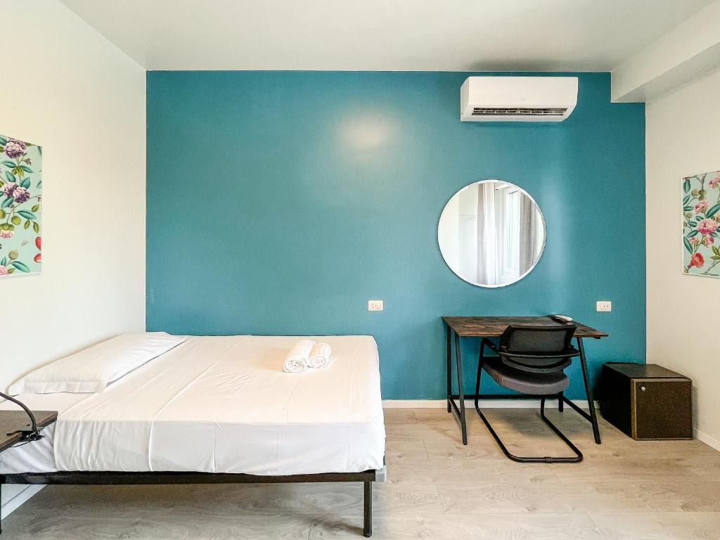 Postel nebo postele na pokoji v ubytování RRRapido Colorful Rooms - Assago