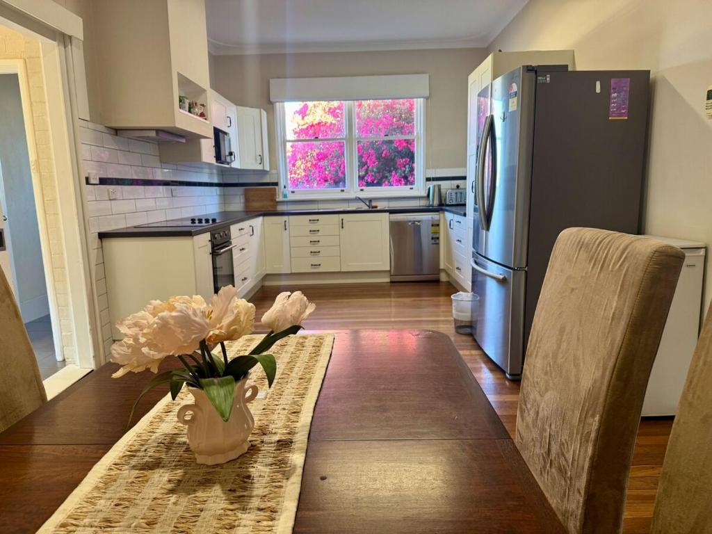 Η κουζίνα ή μικρή κουζίνα στο 3 Bedroom Home