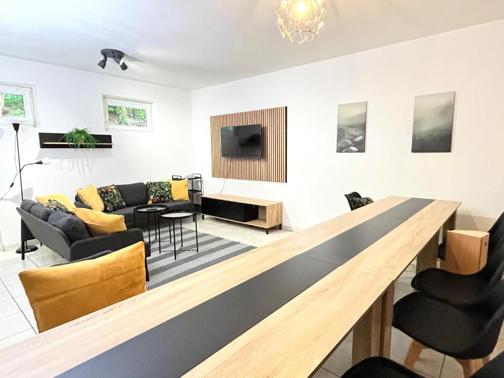LTA Apartment Ingolstadt Irgertsheim-5 Schlafzimmer-Einzelbetten-WLAN-Waschmaschine - Casa De Cinco Dormitorios