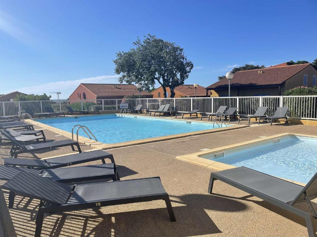Photo de la galerie de l'établissement Pavillon T2 Mezzanine climatisé, piscine et parking, à Narbonne-Plage