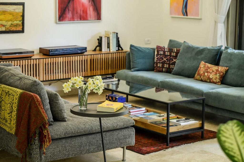 Χώρος καθιστικού στο Luxurious Family Three Story House by Sea N Rent