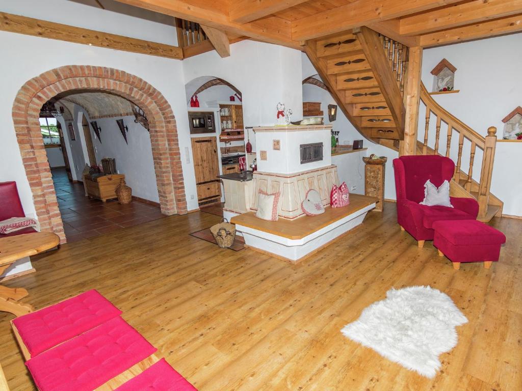 Posezení v ubytování Alluring Holiday Home in Ubersee with Whirlpool
