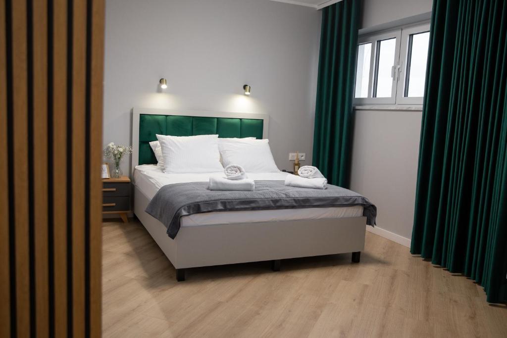 Postel nebo postele na pokoji v ubytování Wisteria Hotel