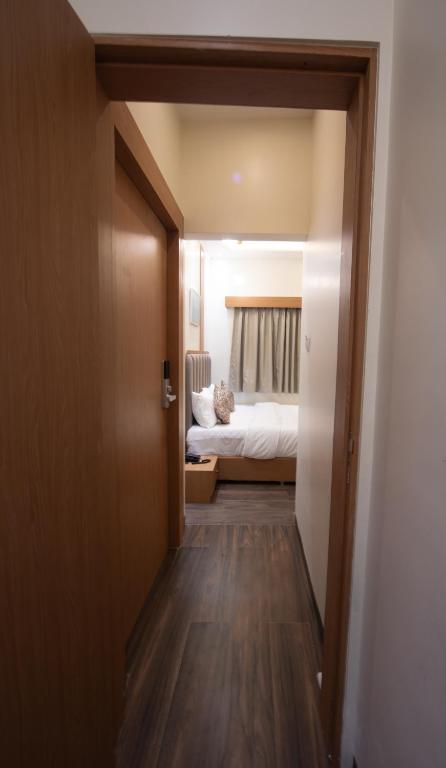 لابی و فضای عمومی Hotel Afotel Mumbai-Near International Airport - تصویر ۵