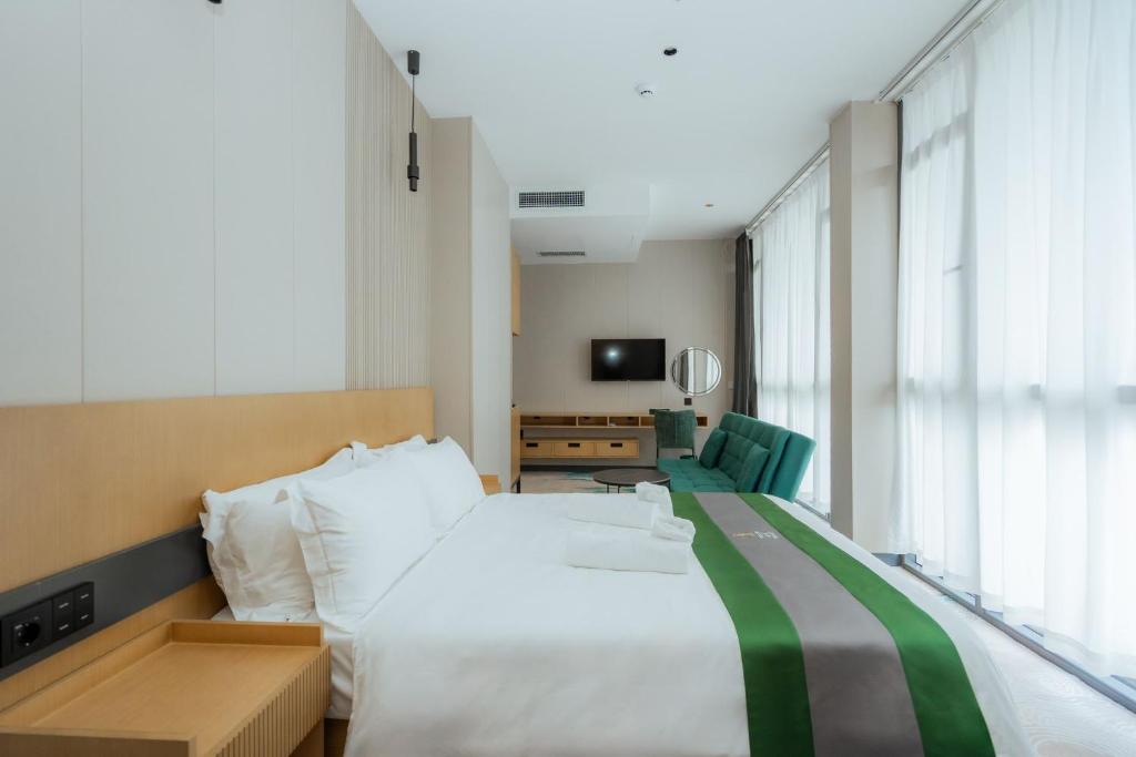 Postel nebo postele na pokoji v ubytování Bliss Palace Hotel & Spa