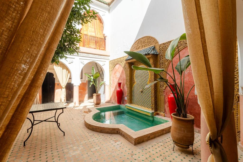 Bazén v ubytování Riad Davina nebo v jeho okolí
