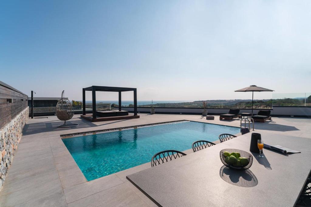 Basen w obiekcie amara luxury villas lub w pobliżu