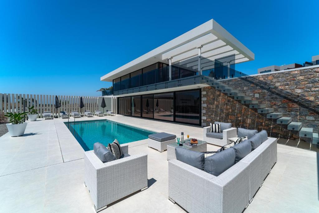 Basen w obiekcie amara luxury villas lub w pobliżu