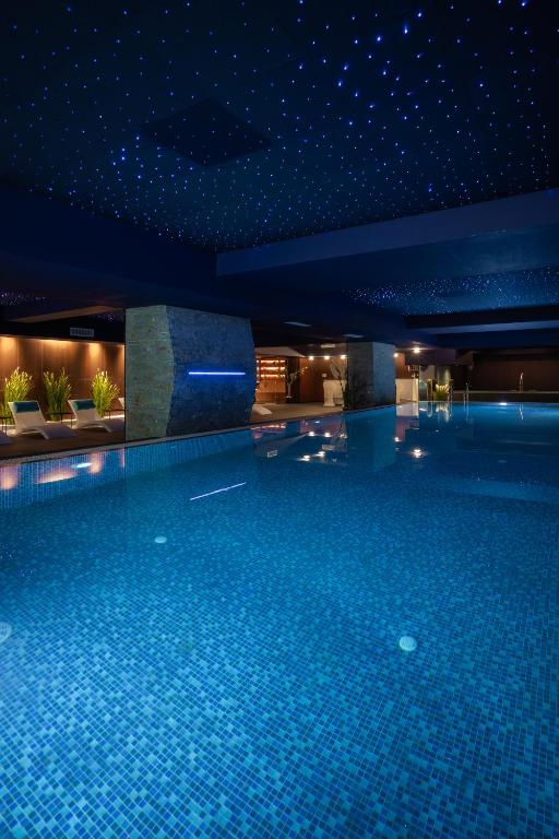 Bazén v ubytování Bliss Palace Hotel & Spa nebo v jeho okolí