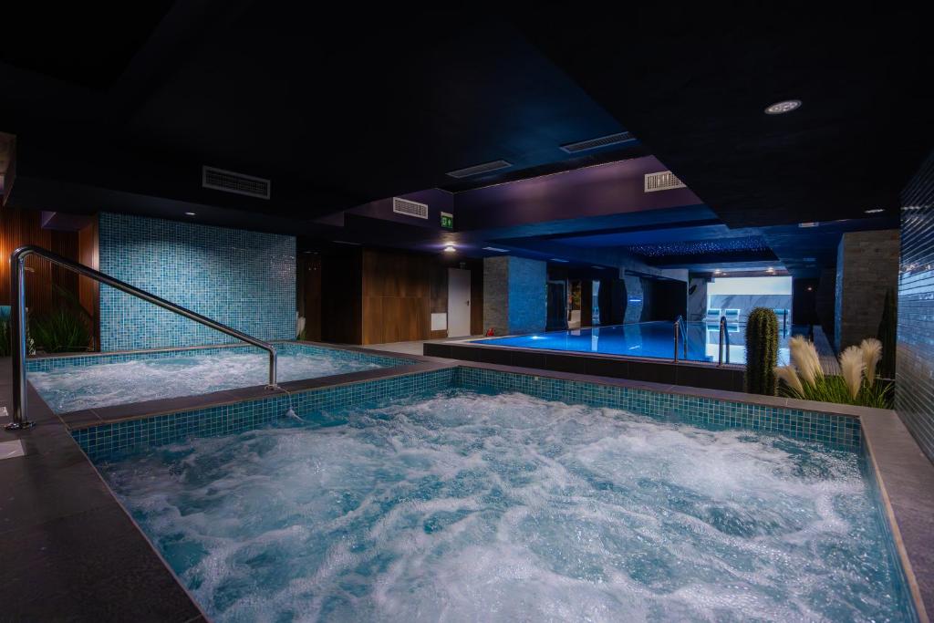 Bazén v ubytování Bliss Palace Hotel & Spa nebo v jeho okolí