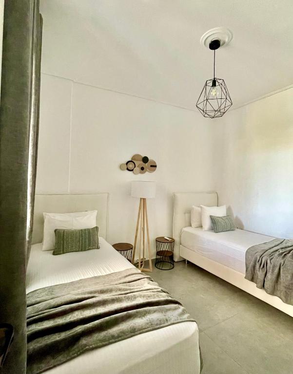 A bed or beds in a room at Emanouela's apartment in the center of Adamas