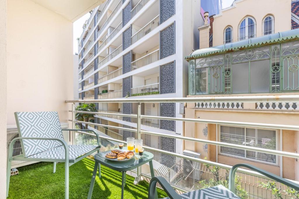 LB Vacation Rentals I Beautiful 2BR Apt, Renovated in 2025, La Croisette, Minutes from Beach and Palais
