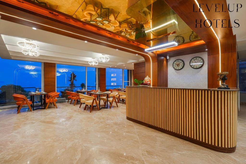 a restaurant with tables and chairs in a room at Levelup Signature Divine Peaks in Jāmb