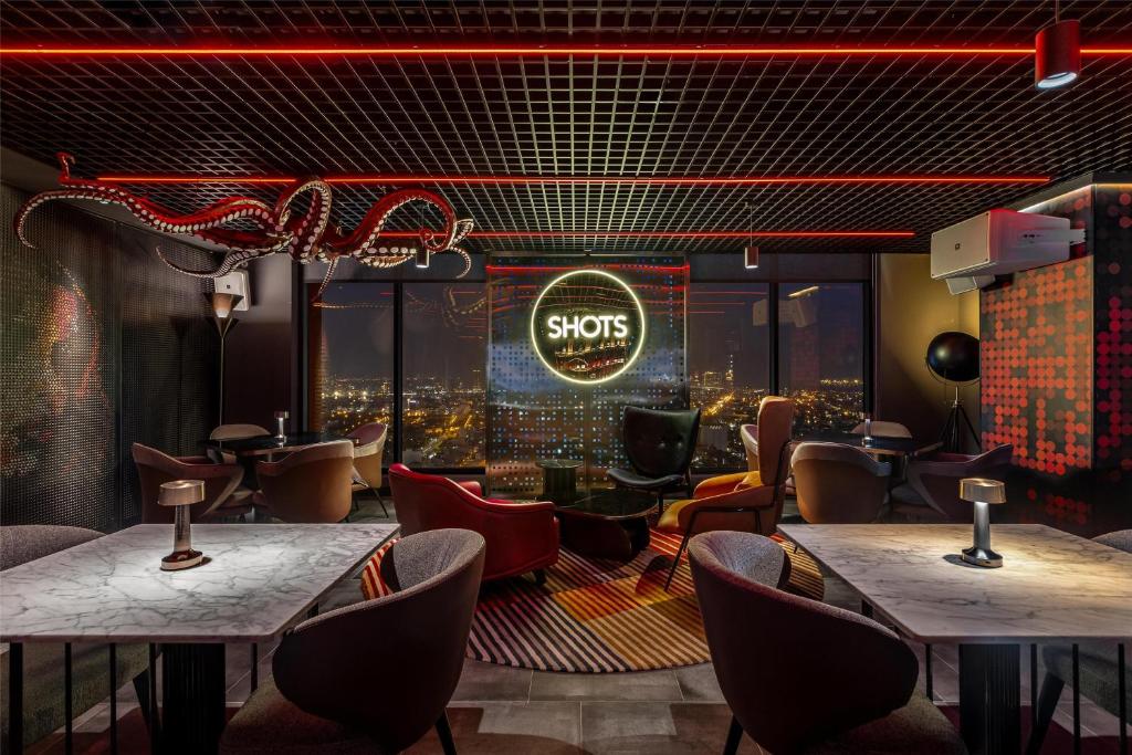 Predel za sedenje v nastanitvi Radisson RED Danang