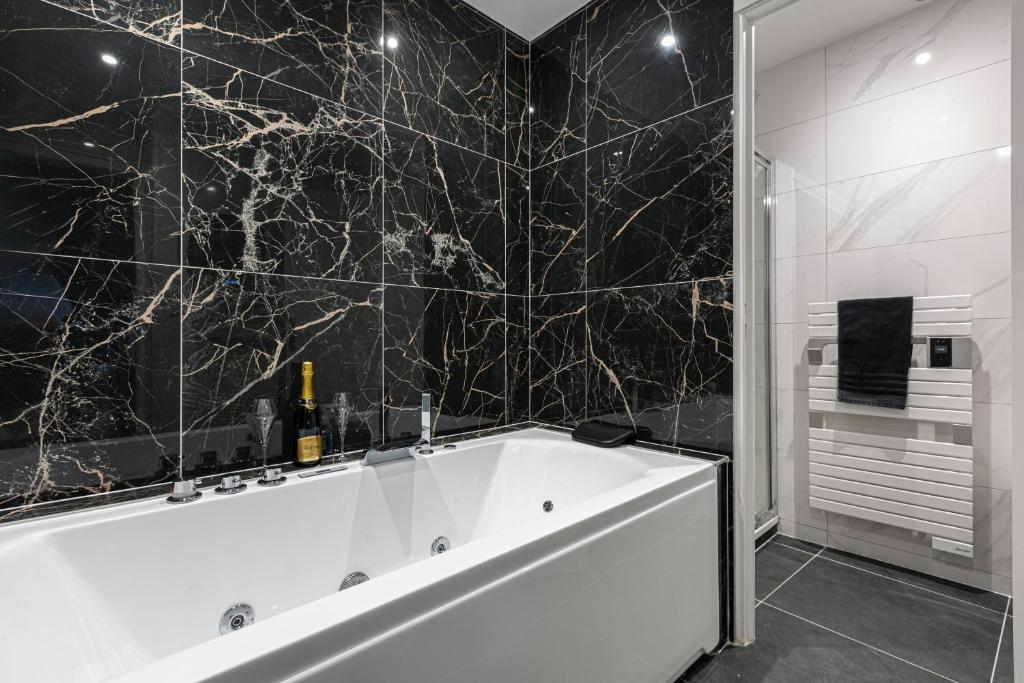 Two room apartment - centre historique – photo 26
