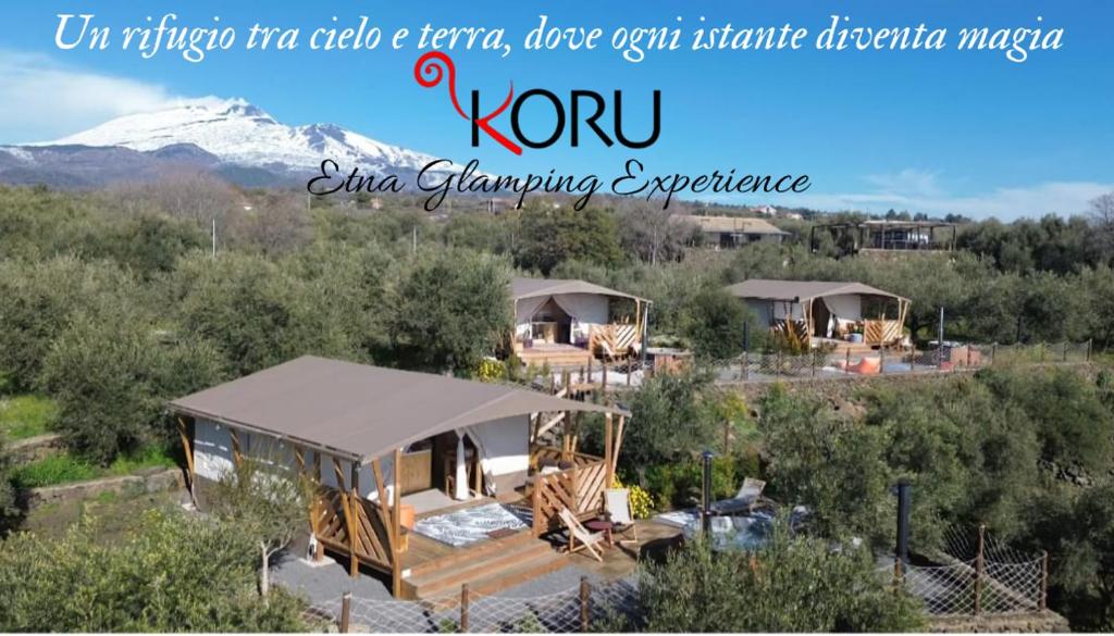 Nespecifikovaný výhled na hory nebo výhled na hory při pohledu z luxury tent