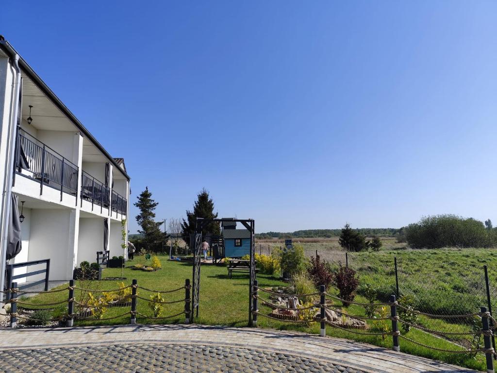 Vonkajšia záhrada v ubytovaní Apartamenty Poświata - z widokiem na łąki