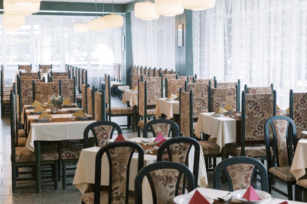 Restoran või mõni muu söögikoht majutusasutuses Hotel Tatrawest