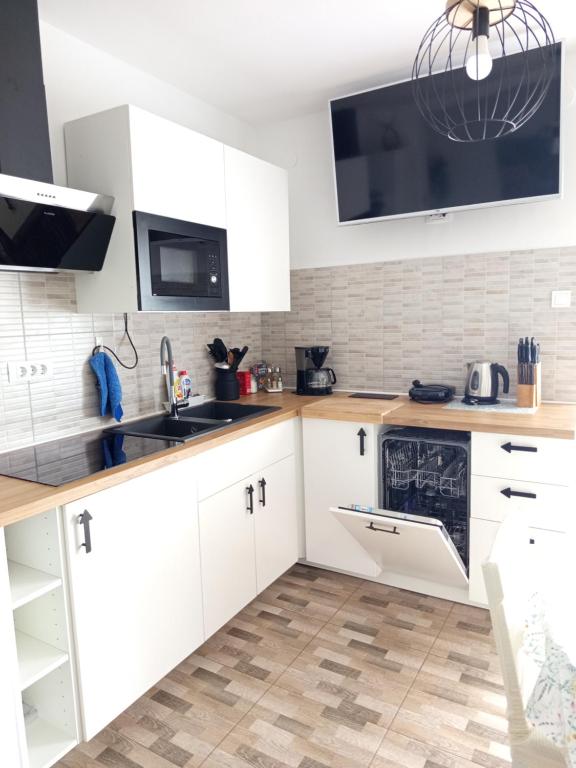 Kuchyňa alebo kuchynka v ubytovaní Apartmani Mirko Rovinj