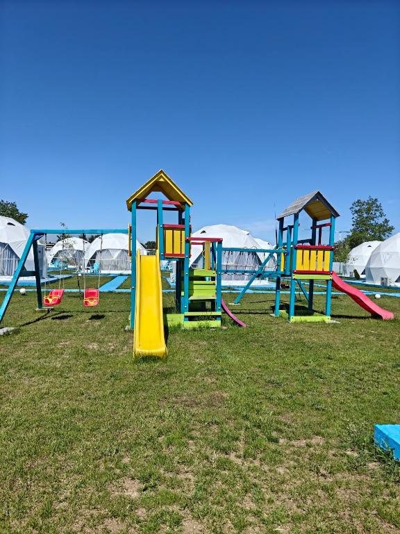 Herní místnost nebo prostor pro děti v ubytování Glamping By The Sea