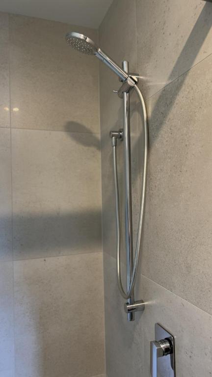 Convenient 1Bed Studio with Ensuite By Hagley Park - Resim 8