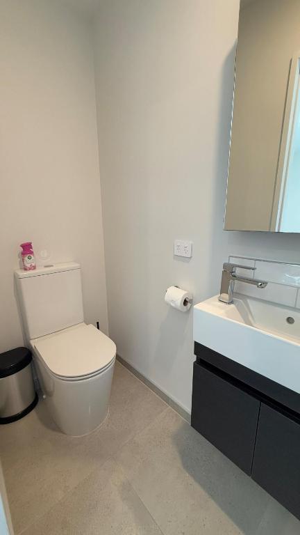 Convenient 1Bed Studio with Ensuite By Hagley Park - Resim 12
