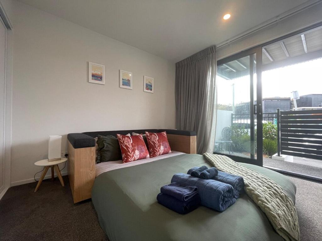 Convenient 1Bed Studio with Ensuite By Hagley Park - Resim 7