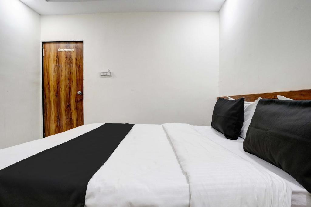 Postel nebo postele na pokoji v ubytování Hotel O Apollo