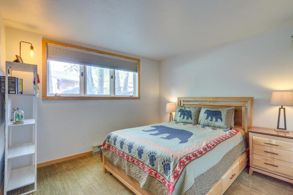 Postel nebo postele na pokoji v ubytování Eagle-Vail Hideaway with Golf, Ski, and More!