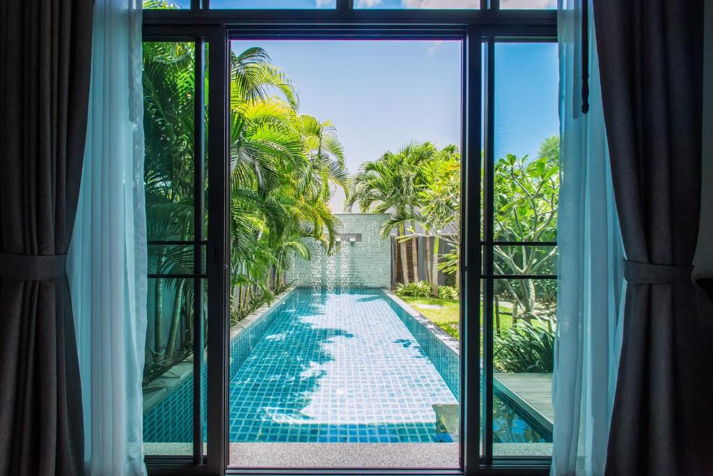 Bazén v ubytování VILLA EMERE | Private Pool | Onyx Villas by Tropiclook | Naiharn beach nebo v jeho okolí