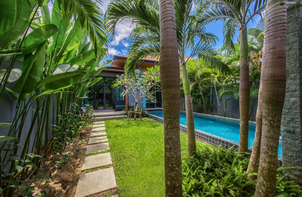 Bazén v ubytování VILLA EMERE | Private Pool | Onyx Villas by Tropiclook | Naiharn beach nebo v jeho okolí