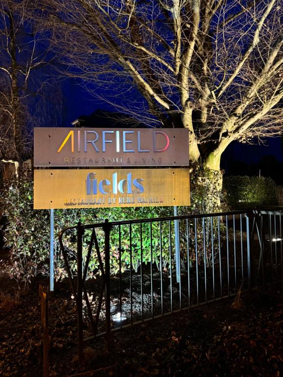 Airfield Living - Airport - Resim 3