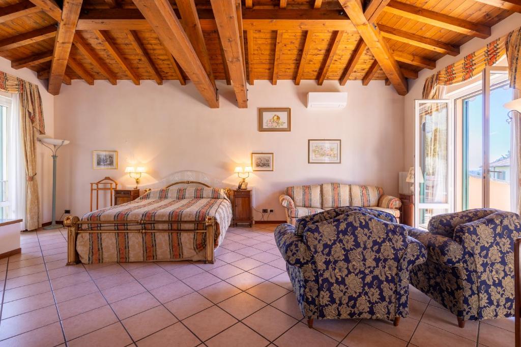 Postel nebo postele na pokoji v ubytování Hotel Royal