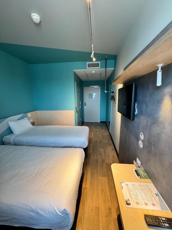 Postel nebo postele na pokoji v ubytování ibis budget Nancy Laxou