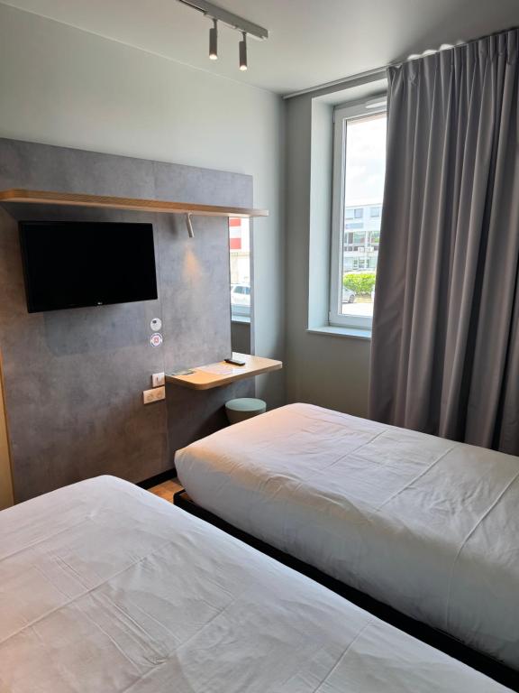 Postel nebo postele na pokoji v ubytování ibis budget Nancy Laxou